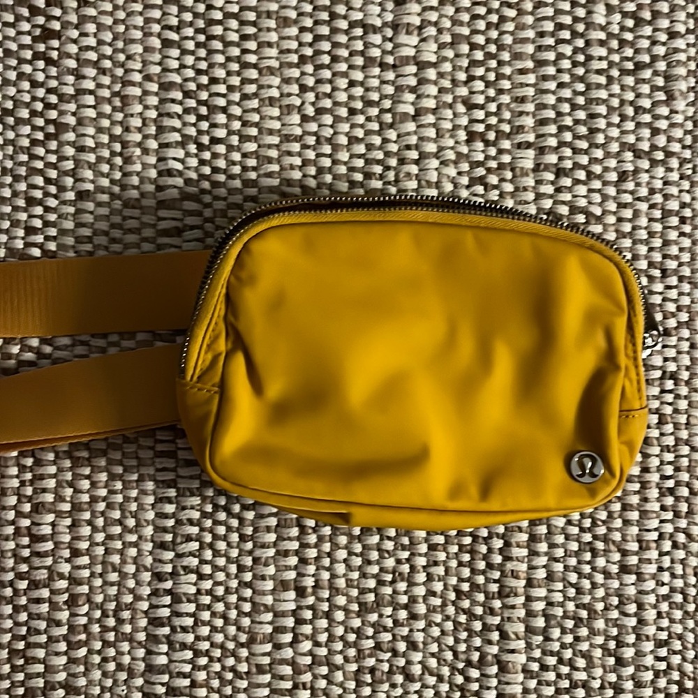 Lululemon everywhere belt bag- honey